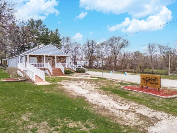 13895 1st St, Pekin, IL 61554