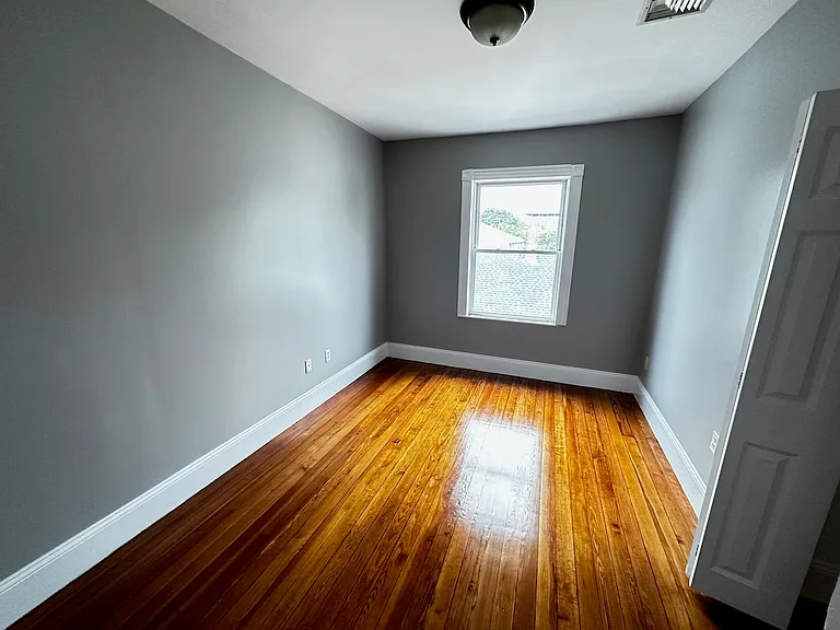33-34 Adamson St #1 — Photo 6