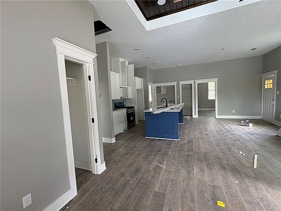 2nd image of 1403 Clark St