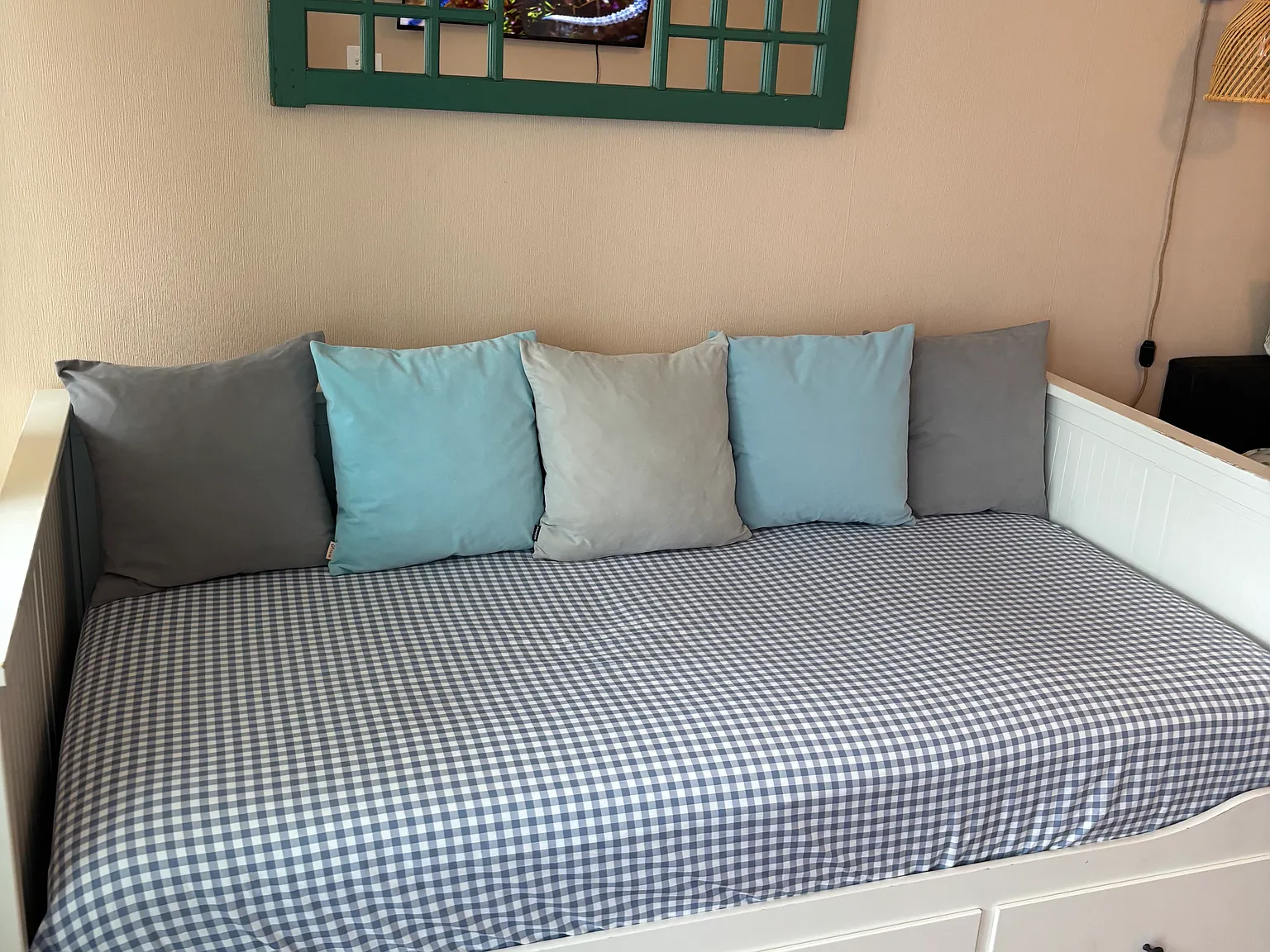 Studio, 288 sqft, $975 — Photo 2