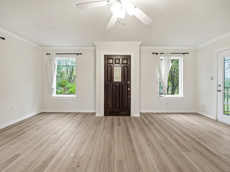 1104 Franklin Dr — Photo 9