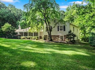 46 Grey Ledge Dr, Guilford, CT 06437