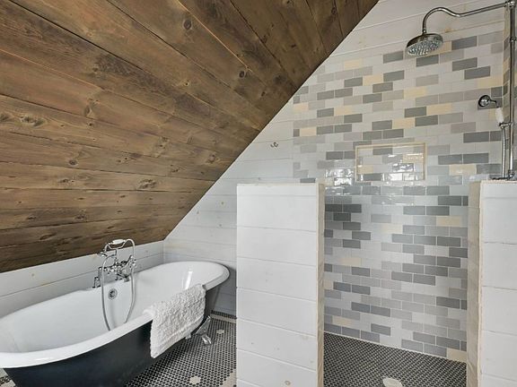 5th image of 94 Gardiners Bay Dr
