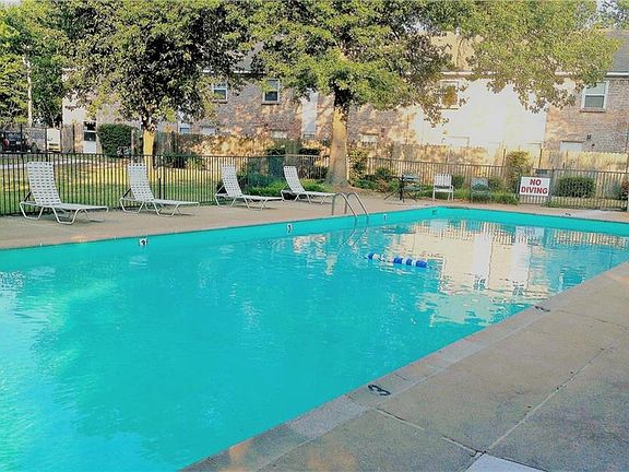 3rd image of 1900 N Garland Ave
