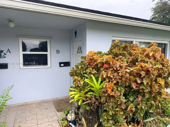 557 High Point Dr APT B, Delray Beach, FL 33445