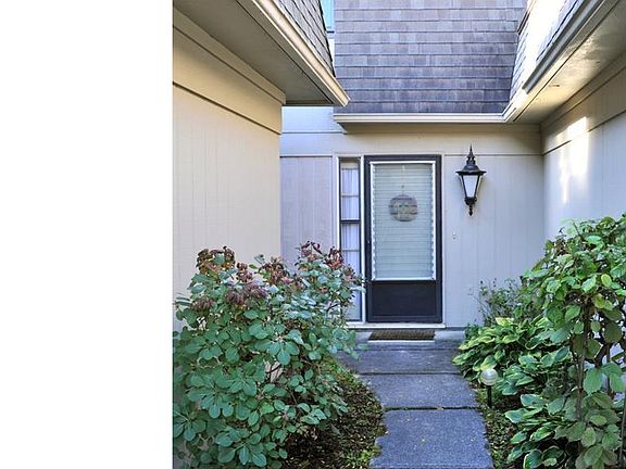 2nd image of 19229 Briarwood Ln #6-3