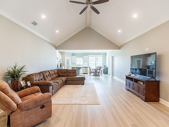 2nd image of 3848 Bettys Pl