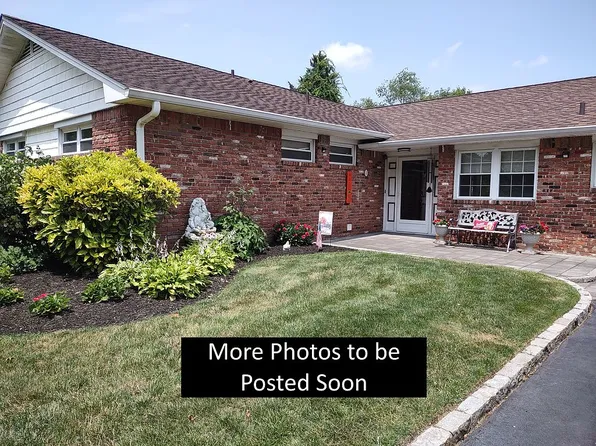 33 Long Bow Ln, Commack, NY 11725