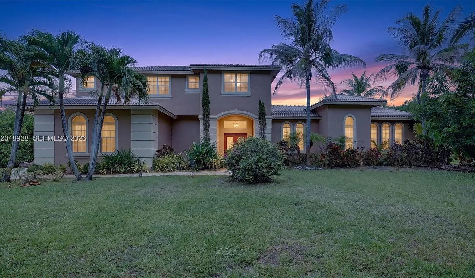 5 bed, 4.5 bath, 5500 sqft, $13,500 — Photo 1