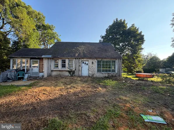 109 County Line Rd, Feasterville, PA 19053