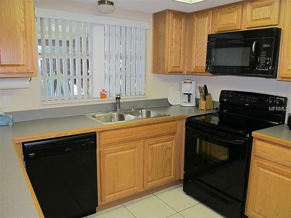 3rd image of 1740 Twin Oak St
