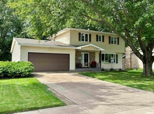 2423 E 32nd St, Davenport, IA 52807