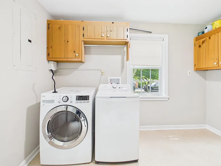 1519 Chauncey Ln — Photo 30