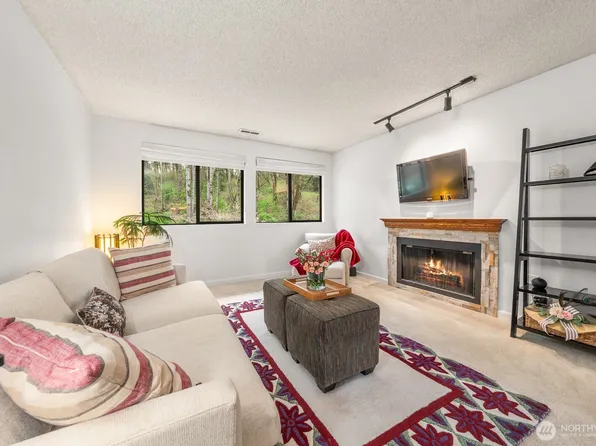 9918 NE 144th Lane #406, Kirkland, WA 98034