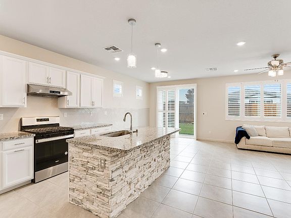 4th image of 773 Telford Drive