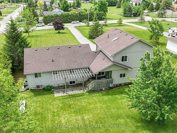 3rd image of 3872 Edgehill Rd