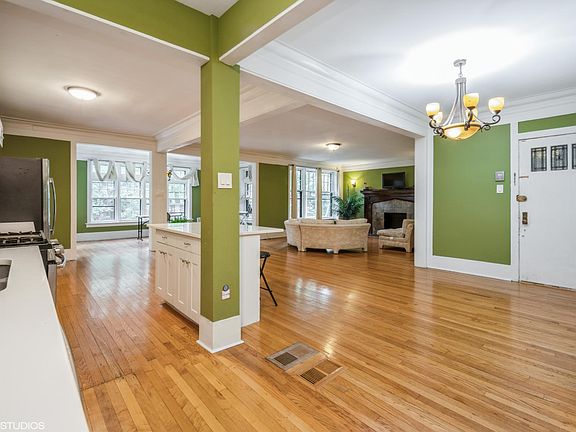 3rd image of 1-1219 E Madison Park #1