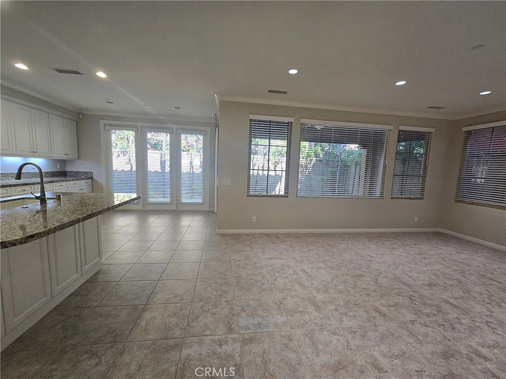 3 bed, 2.5 bath, 1878 sqft, $5,800 — Photo 3