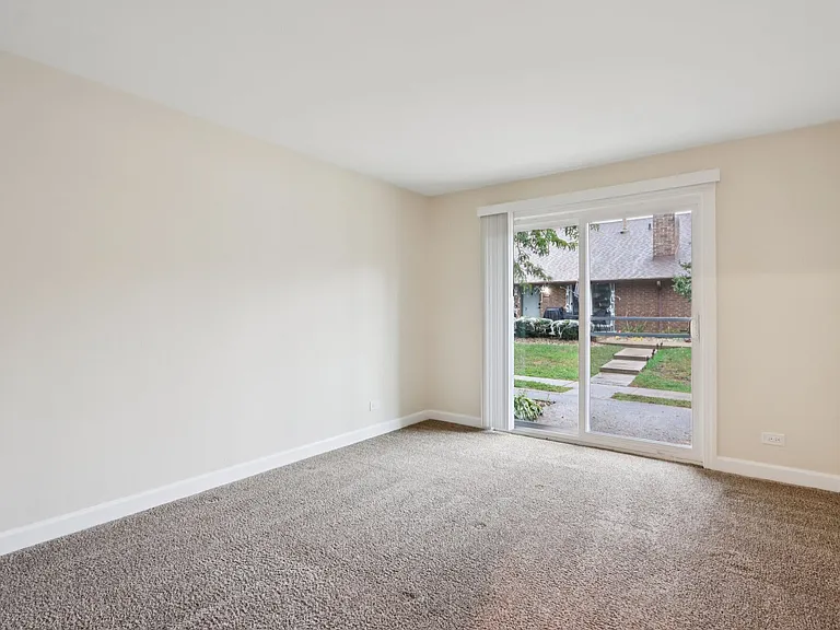Crystal Lake Apartments — Photo 41