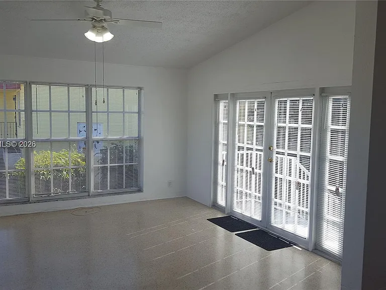 7900 SW 22nd St — Photo 2