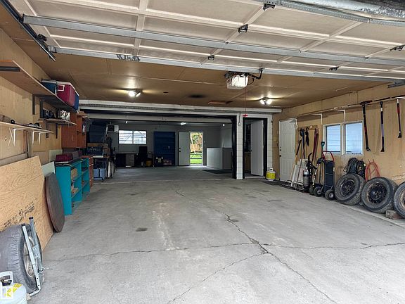 3rd image of 4809 Mackenzie Ave