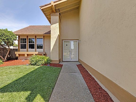 3rd image of 250 Melendez Ave
