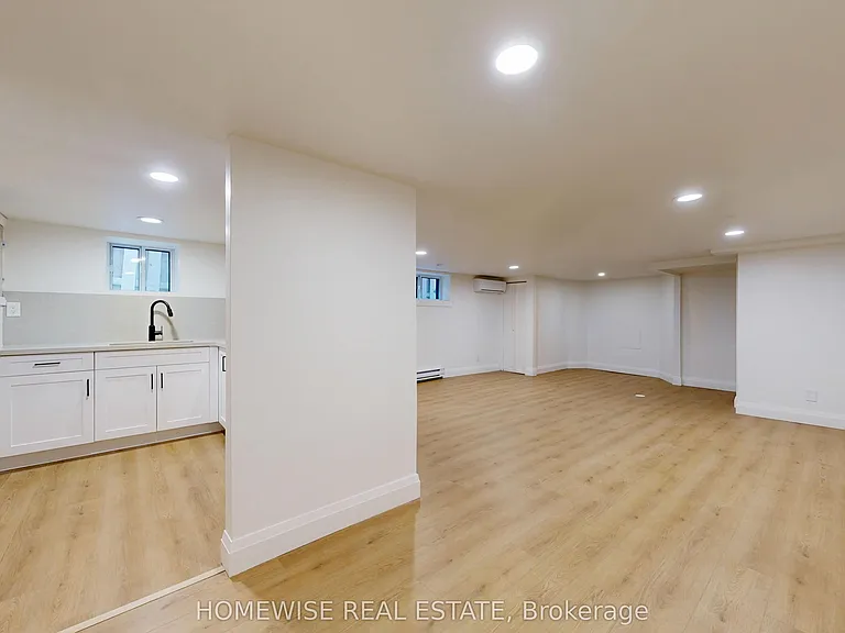 1214 Avenue Rd #BASEMENT — Photo 3