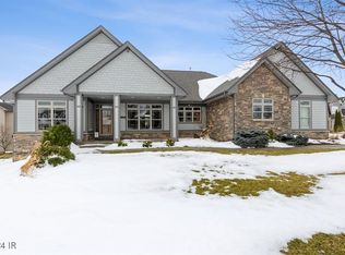 16412 Creekside Cir, Clive, IA 50325