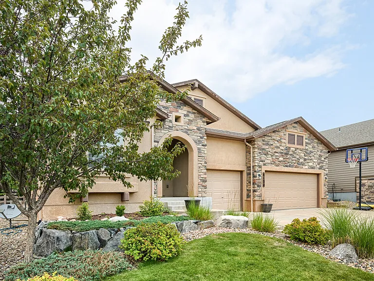 6134 Rennert Dr — Photo 4