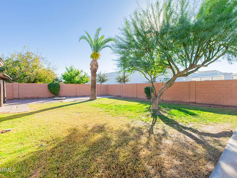 1813 E Ellis Dr — Photo 58
