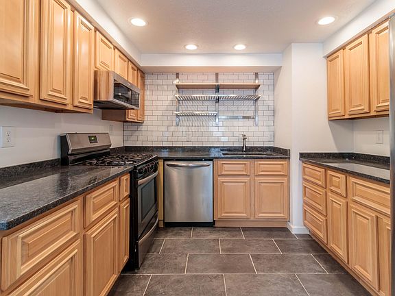 5th image of 1325 Boxwood Dr