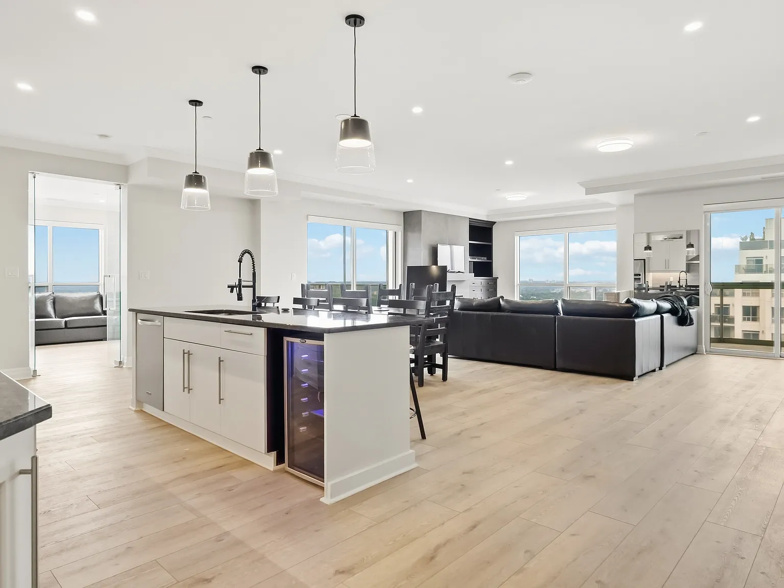 330 Ridout Street North London — Photo 3