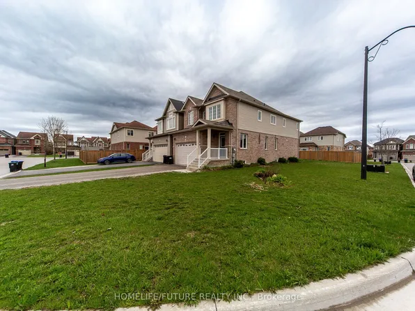 5 Hutton Cres, Essa, ON L3W 0R6