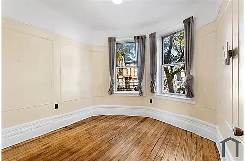 2408 Webster Ave Photo 1