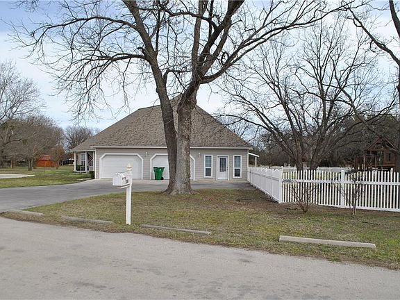 3rd image of 104 Fox Creek Dr