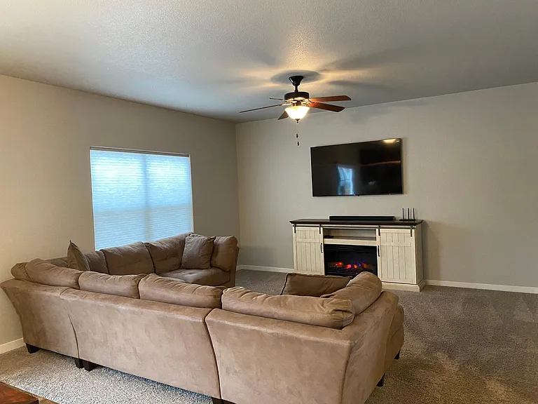 6873 Edmondstown Dr — Photo 7