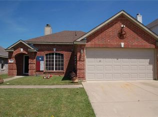 7421 Snow Ridge Dr, Fort Worth, TX 76133