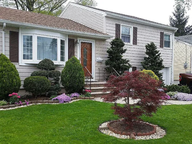 827 Savitt Pl — Photo 2
