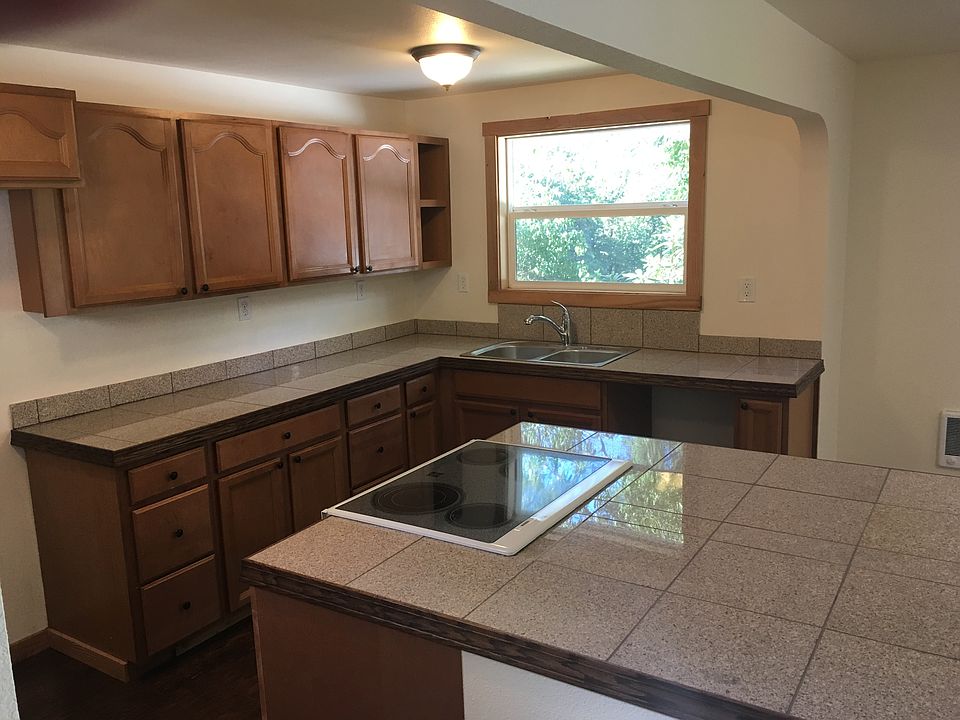 Kitchen , granite tile