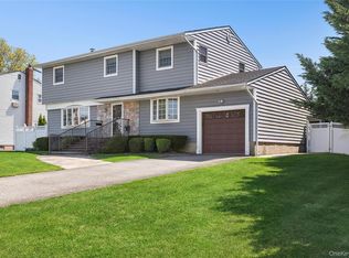 41 Evelyn Dr, Bethpage, NY 11714