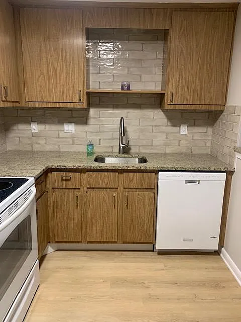 1325 Worcester Rd — Photo 2