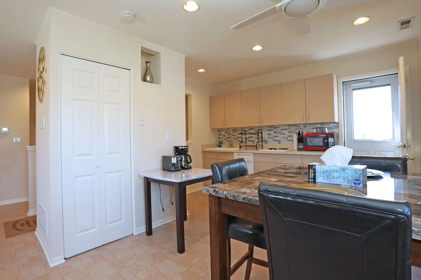 1 bed, 1067 sqft, $2,500 — Photo 4