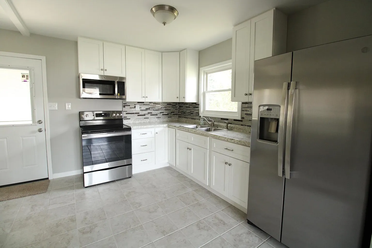 548 Antrim Rd photo 1