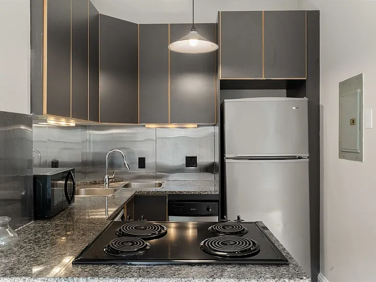 182 W Brookline St #3 — Photo 8