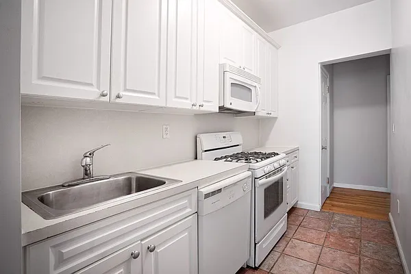 Rented by Waldstar Real Estate LLC | media 40