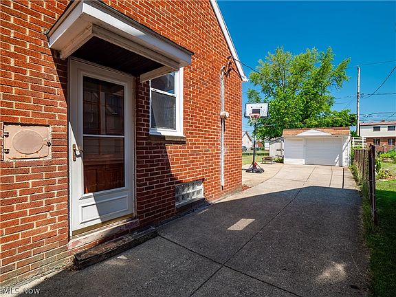 3rd image of 8024 Dartworth Dr
