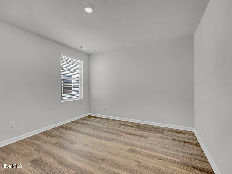 1095 Hanson Dr — Photo 16
