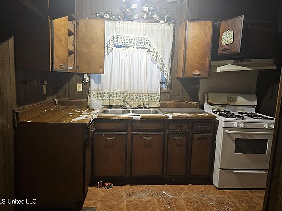 5th image of 428 Saint John St
