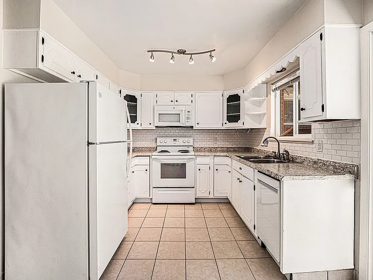 4395 Balsam St — Photo 9