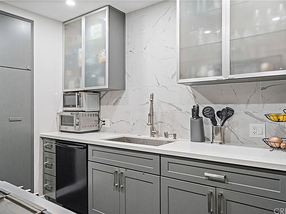5th image of 4610 Densmore Ave Unit 204